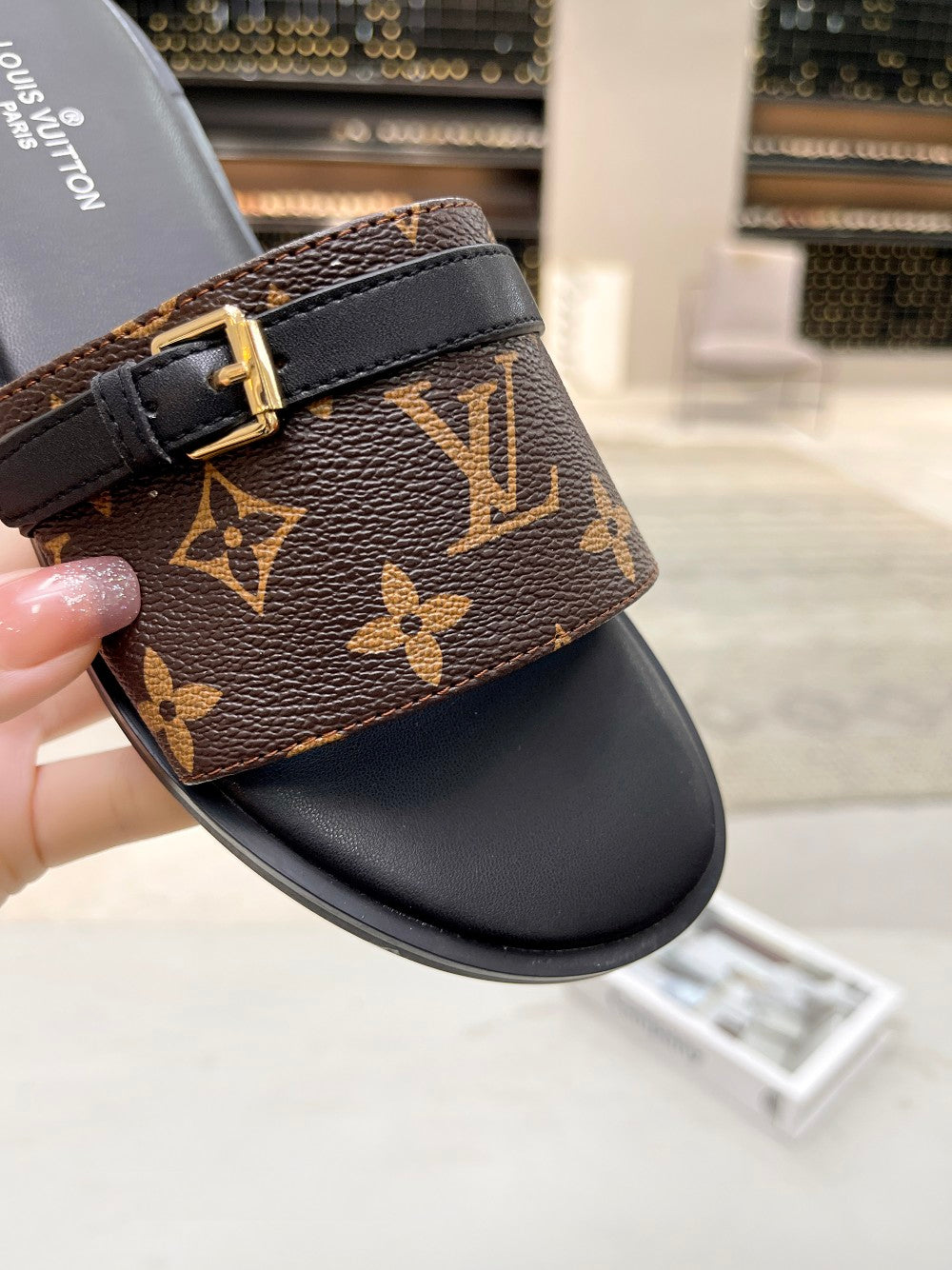 💎 Lock it flat Mule LV slides