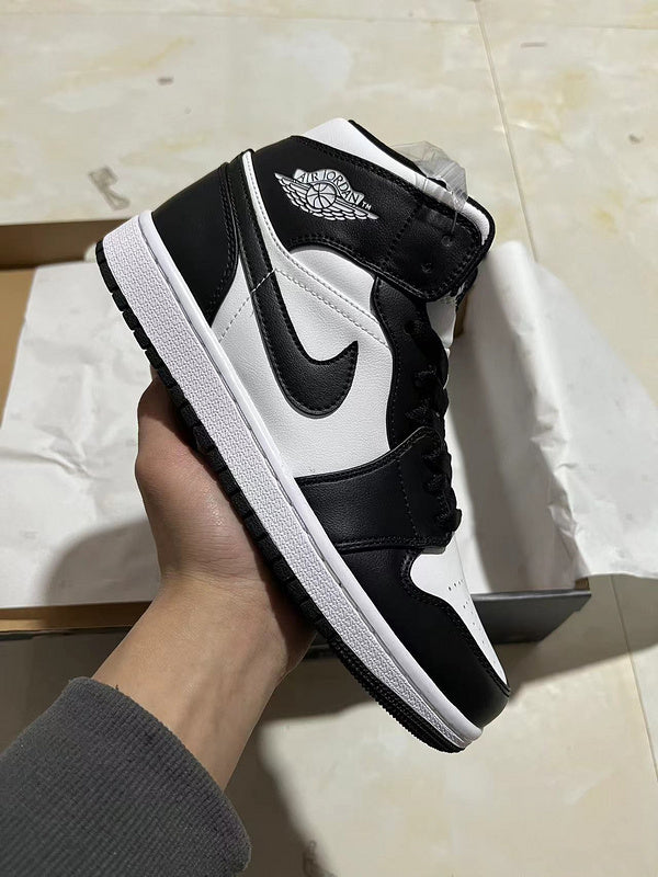 Jordan 1 mid black