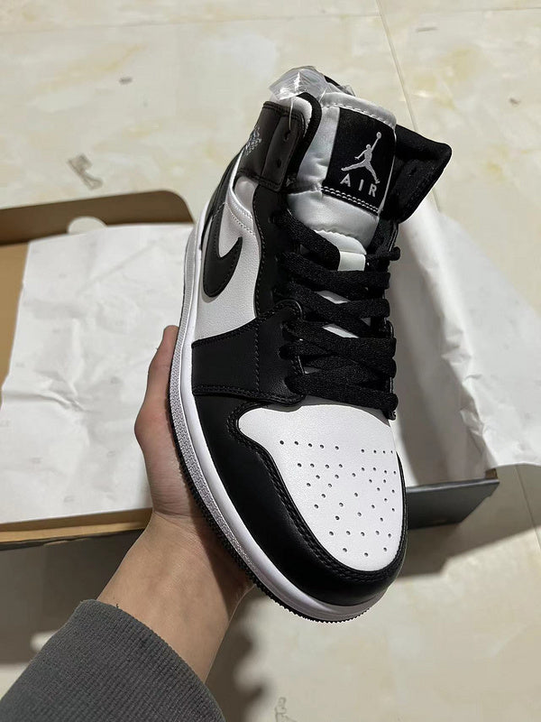 Jordan 1 mid black