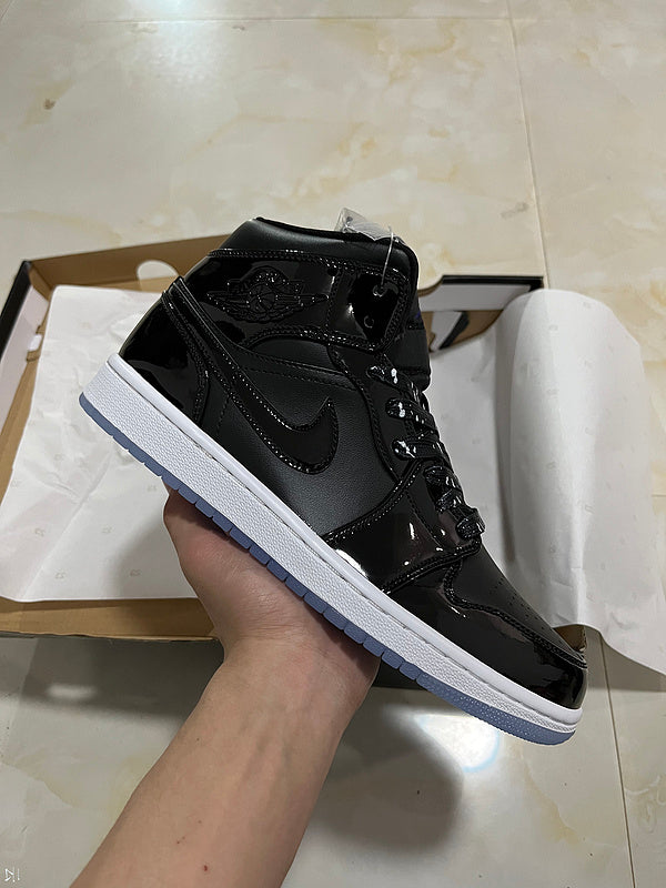 Jordan 1 mid   black