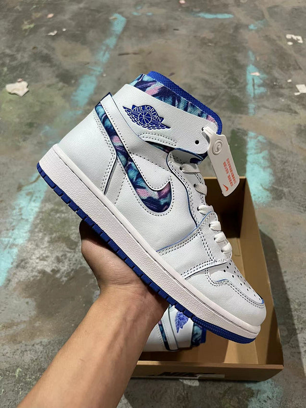 Jordan 1 Mid bleu and white