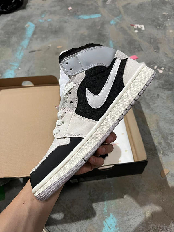 Jordan 1 Mid    black and white