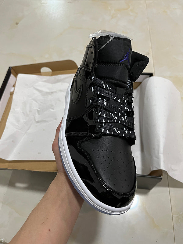 Jordan 1 mid   black