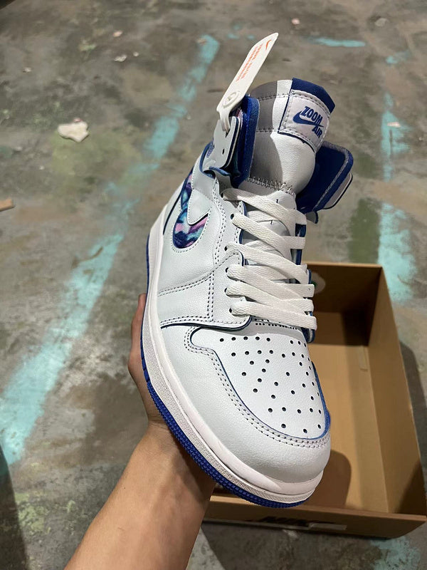 Jordan 1 Mid bleu and white