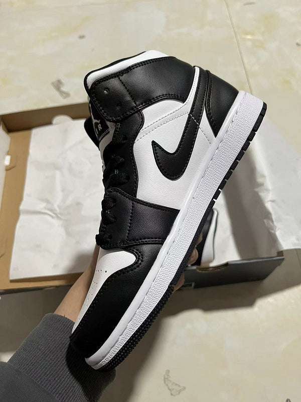 Jordan 1 mid black