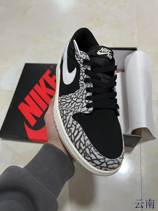 Jordan 1 Low Black