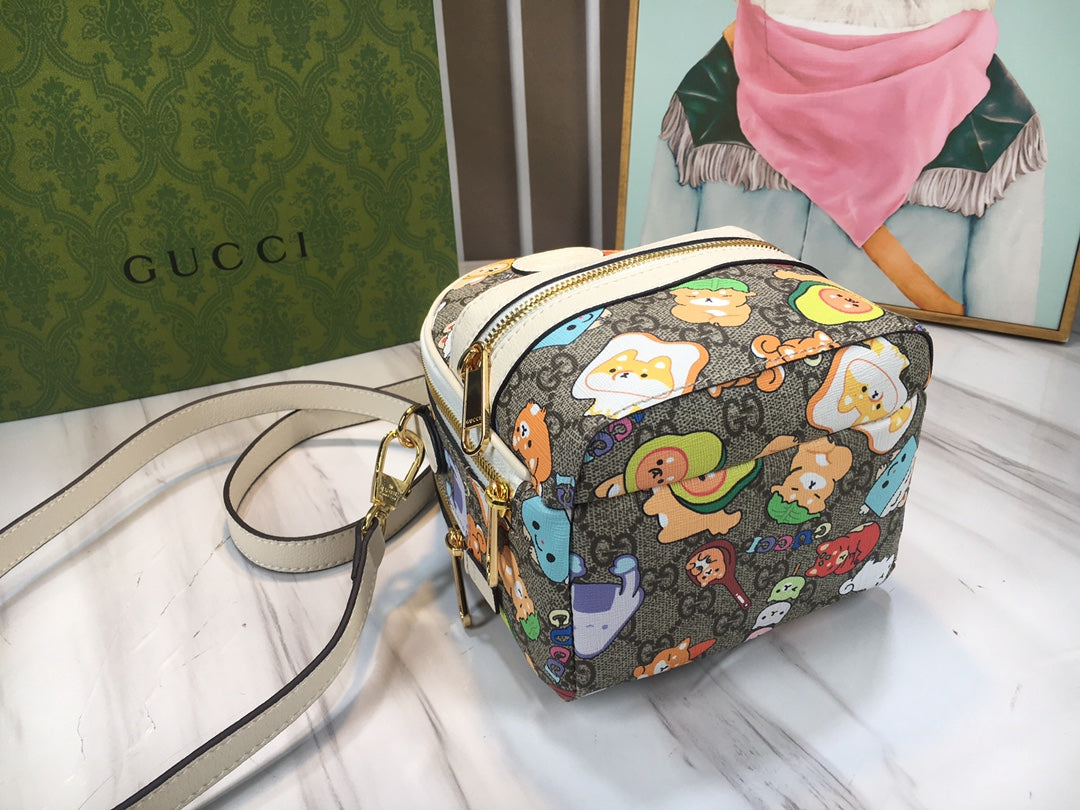 GUCCI Gucci Animal Print Multi-Function Bag