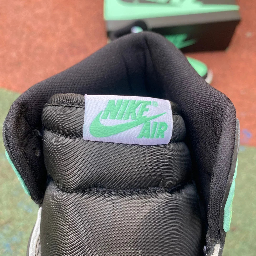 Air Jordan 1 High (Green Glow