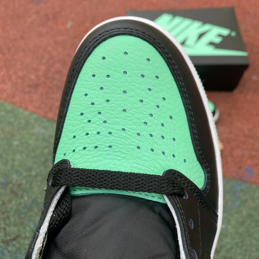 Air Jordan 1 High (Green Glow